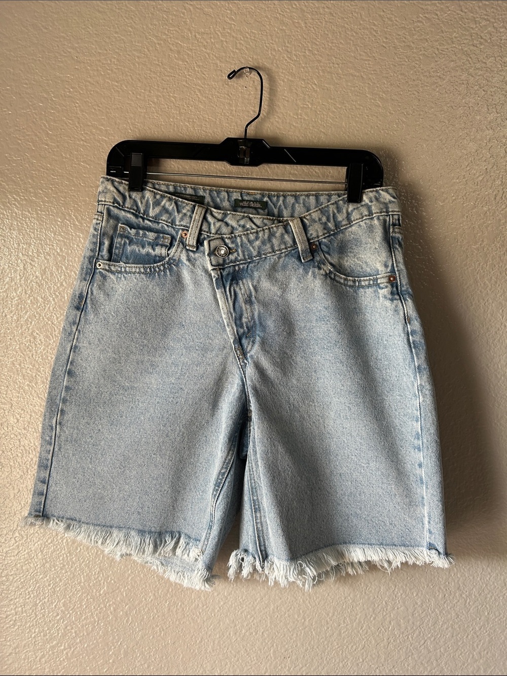 wild fable Light Blue Denim Bermuda Shorts Sz 6 Summer Casual Fringe TC0091